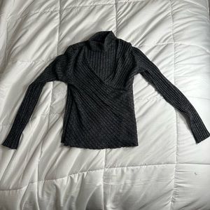 Dark grey-blackish thick top